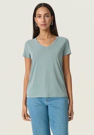 COLUMBINE V-NECK - Basic T-shirt - silver blue