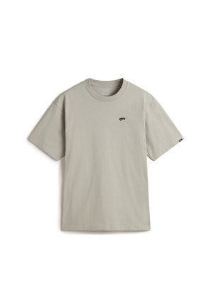 Jasnoszary t-shirt z krótkim rękawem i okrągłym dekoltem, z małym czarnym nadrukiem deskorolki na lewej piersi oraz małą metką na lewym rękawie.