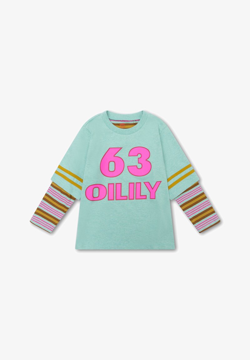 Mintgroen langslouch shirt met gedurfde roze "63 OILY" print, met gestreepte mouwen in bruin, roze en crème. Zachte stof, relaxte pasvorm.