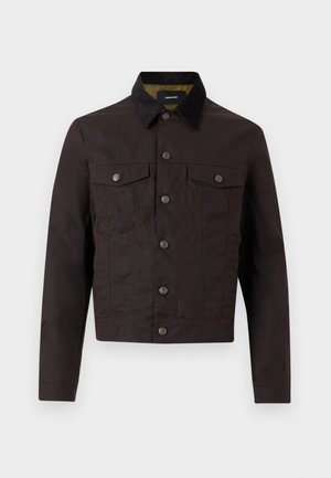 Ciemnobrązowa zapinana na guziki kurtka z czarnym kołnierzem, dwoma klapami na piersi i długimi rękawami, pokazana na jasnym, jednolitym tle.