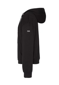 Sudadera con capucha negra de algodón con bolsillo frontal, capucha ajustable con cordón, puños acanalados y un pequeño parche de logo en la manga izquierda.