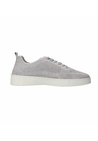 Grijze gebreide sneaker met een wit gespikkelde zool, ronde neus en zes oogjes voor veters. Beschikt over een gestructureerde bovenkant en een achterste treklaar.