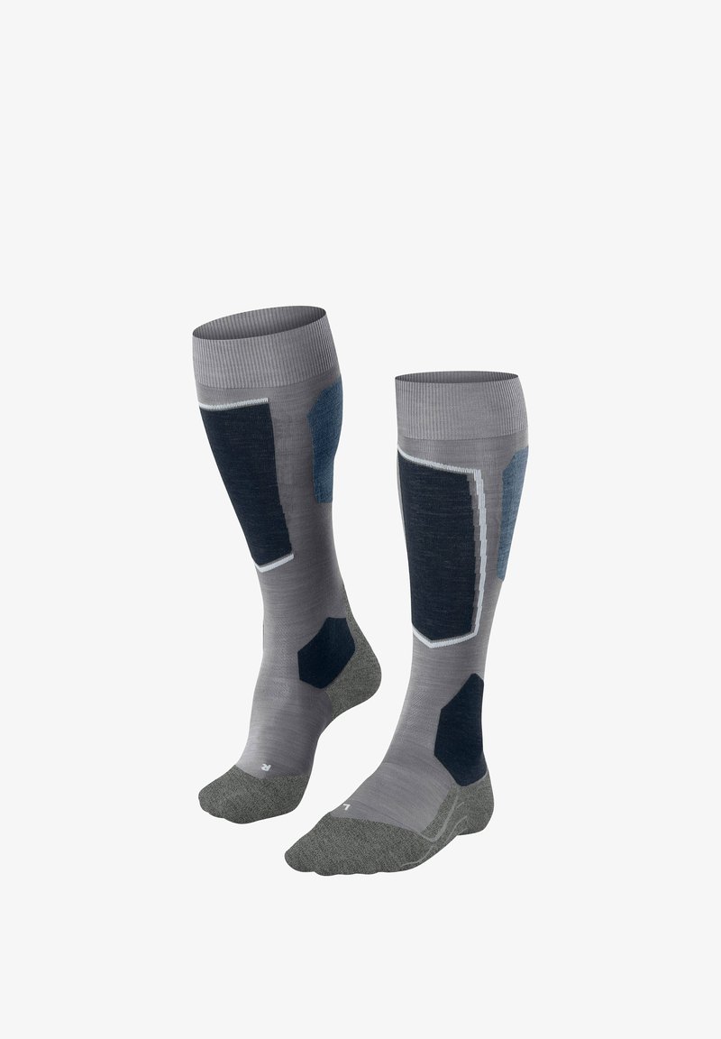 Grijze kniekousen met donkerblauwe en grijze geometrische patronen, verstevigde delen en een getextureerde zool voor grip.