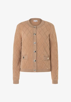 Beige gesteppter Texturk cardigan mit langen Ärmeln, geripptem Kragen und Bündchen, vorderen Metallknöpfen und zwei geknöpften Klappen-Taschen.