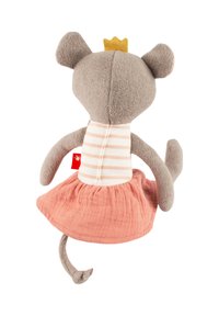 Weicher grauer Mäusepuppen mit einem gestreiften Oberteil in Weiß und Beige, pinkem Rock und kleiner gelber Krone, von hinten betrachtet.