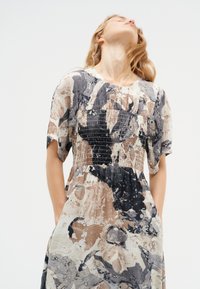 InWear ELITA - Maxikleid - graffiti wall grey/grau-meliert - Zalando.de