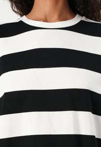 TOM TAILOR DENIM STRIPED BOXY - Print T-shirt - black/white