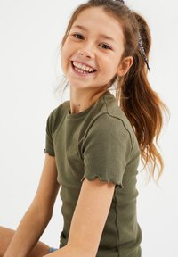 WE Fashion MET STRUCTUUR - Triko s potiskem - army green