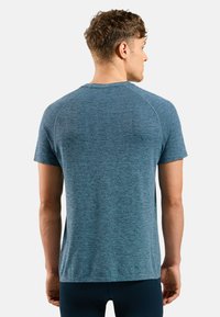 ODLO CREW NECK ESSENTIAL SEAMLESS - Basic T-shirt - dark sapphire melange