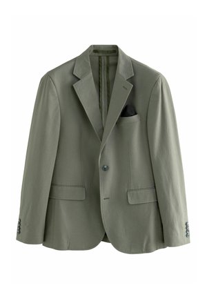 Olivovo zelený blejzer s klopovým golierom, dvoma prednými vreckami, jedným gombíkom na zapínanie a čiernym vreckovým šatkou. Hladká textura.