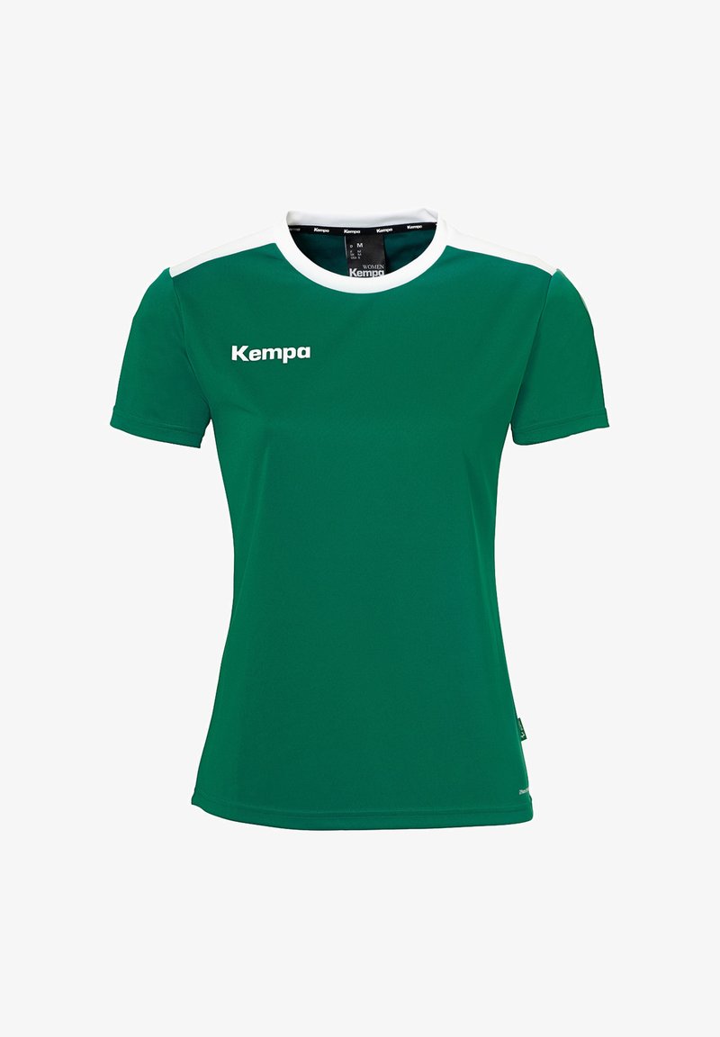 Grøn kortærmet sports t-shirt med hvide skulderdetaljer, lavet af åndbart materiale, med "Kempa" logoet. Simpelt design.