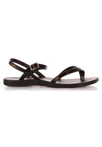 Sandali neri piatti con una soletta testurizzata, caratterizzati da sottili cinturini lucidi e un piccolo dettaglio con fibbia. Design semplice e minimalista.