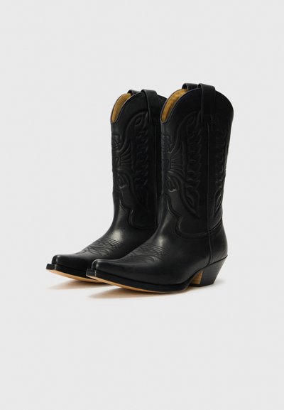 MM6 Maison Margiela Klasiski puszābaki - black