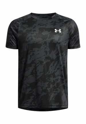Camiseta deportiva de manga corta con estampado de camuflaje en negro y gris oscuro, cuello redondo y logo blanco de Under Armour en el pecho.