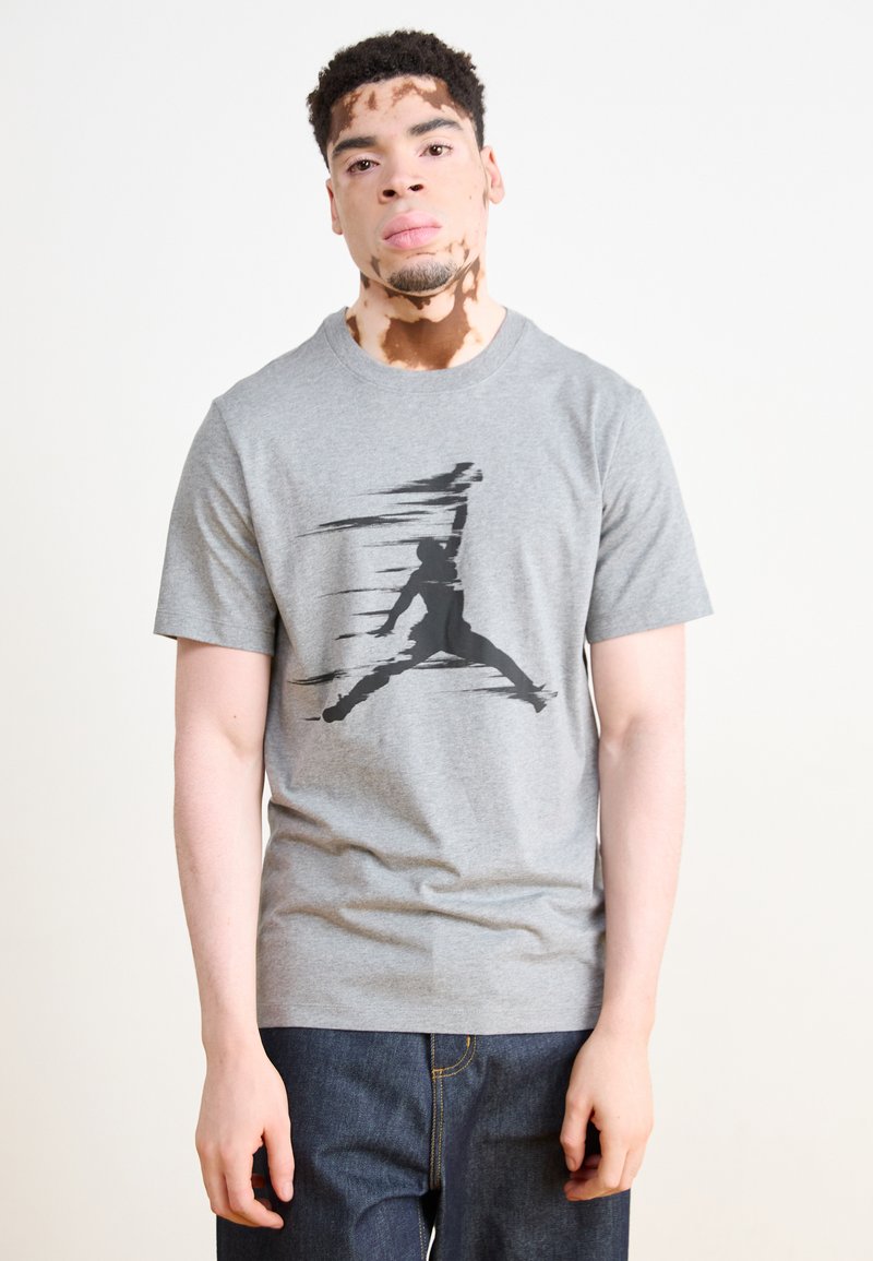 Jordan CREW - Apdrukāts T-krekls - carbon heather/black