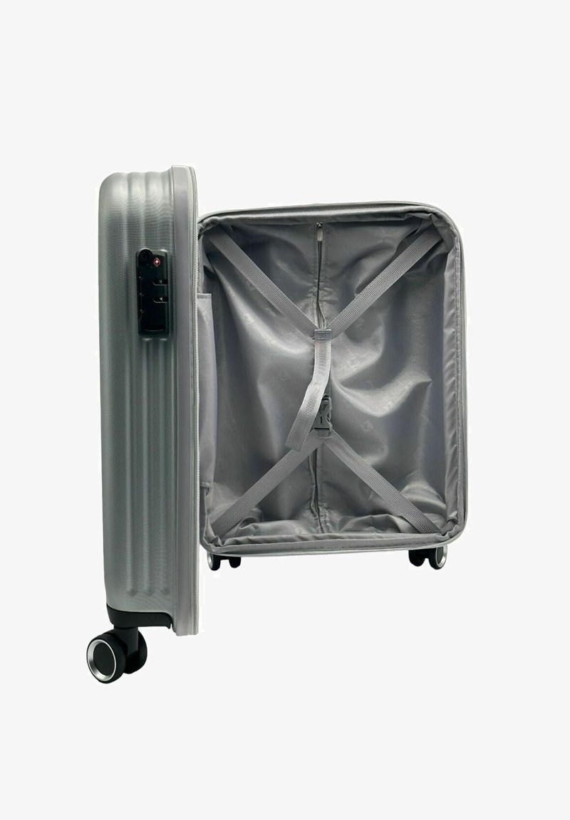Valigia rigida argento con esterno testurizzato, manico laterale, lucchetto a combinazione integrato e ampio interno in tessuto grigio con cinghie di sicurezza.