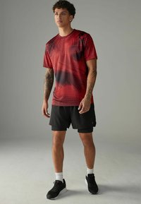 Next ACTIVE TIE DYE - Trükipildiga T-särk - mottled red