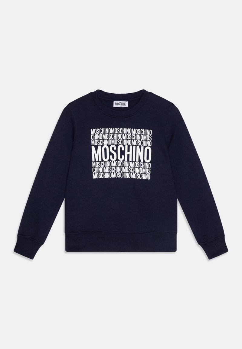 Navyblauwe sweatshirt met een ronde halslijn, ribbels bij de boorden en onderkant. Kenmerkt zich door een herhaald wit "Moschino" logo bedrukt op de voorkant.