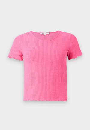 Rózsaszín, bordázott, rövid ujjú póló lekerekített nyakkal és hullámos szélekkel, puha, rugalmas anyagból készült.