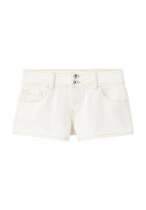 Short en denim blanc avec deux poches avant, passants pour ceinture et fermeture à double bouton à la taille.