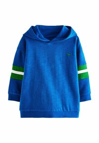 Modrá mikina z měkké tkaniny má klokanní kapsu, zelené a bílé pruhy na rukávech a malé logo na hrudi.