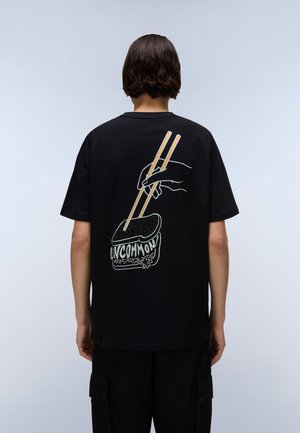 Napapijri YUKIS - Print T-shirt - black beauty