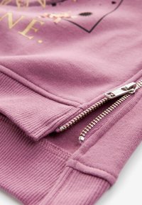 Next REGULAR FIT - Stickad klänning - purple