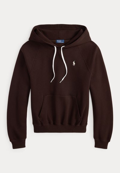 Mørkebrun hættetrøje med hvide snore, frontlomme og lille hvid Polo Ralph Lauren-logo på venstre bryst.