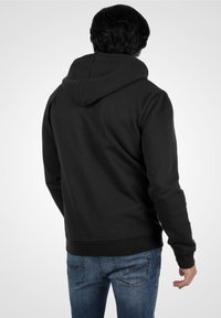 INDICODE JEANS Jersey con capucha - black