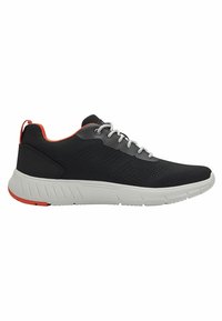 Baskets de sport noires avec une tige en maille respirante, des lacets réfléchissants et une semelle intermédiaire blanche. Elles présentent un accent orange sur le talon.
