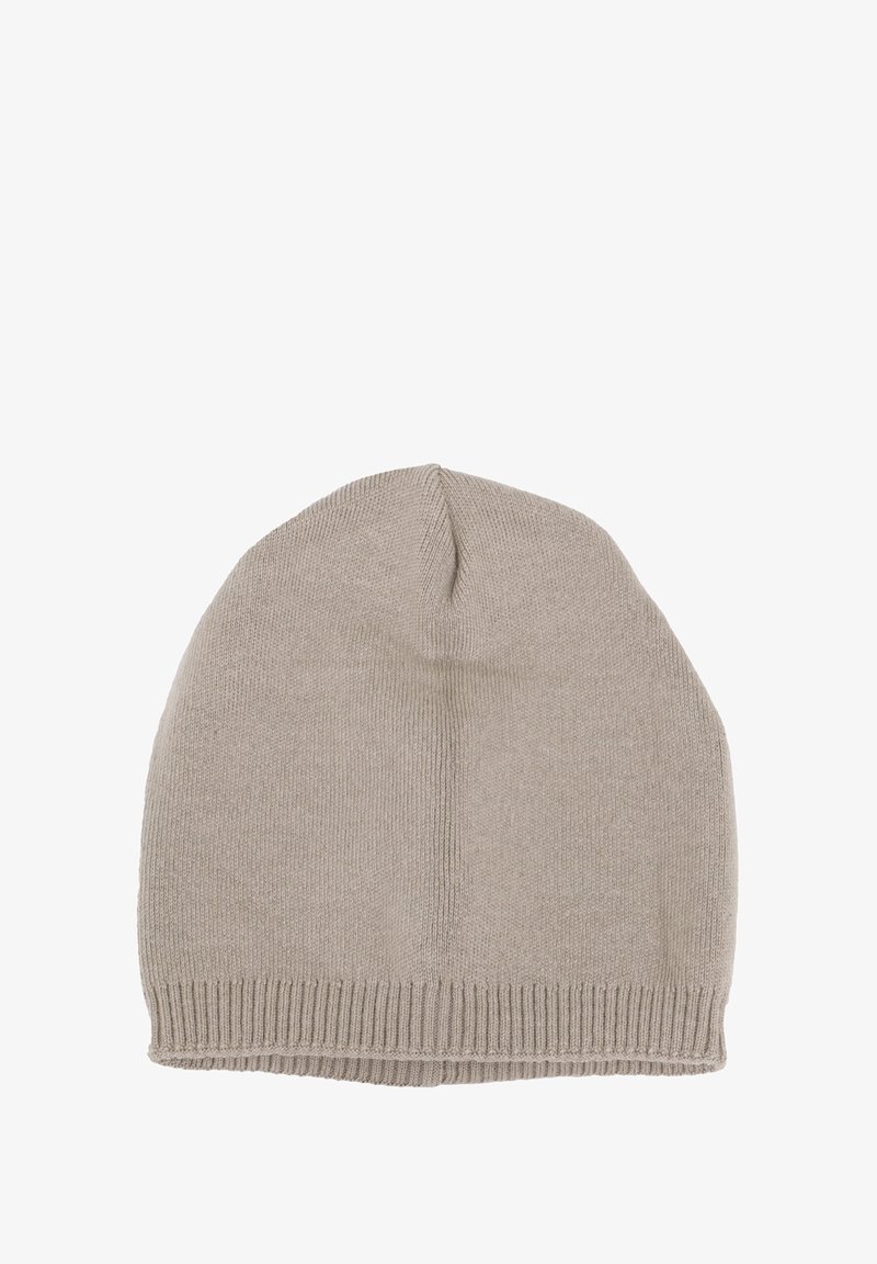 Berretto lavorato a maglia di colore beige chiaro, con una corona arrotondata e un orlo a coste, realizzato in materiale morbido e flessibile.