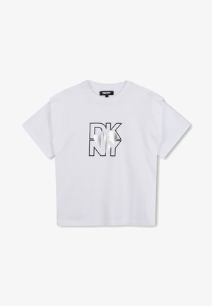 Biała bawełniana koszulka z krótkim rękawem, z czarnym obrysowanym logo "DKNY" i metalicznym srebrnym sercem w centrum. Okrągły dekolt.