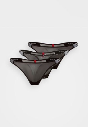 Tre par svarte mesh tanga undertøy med ensfarget og mønstrete design. Har en logo-linning og en kontrastfarge i rødt.