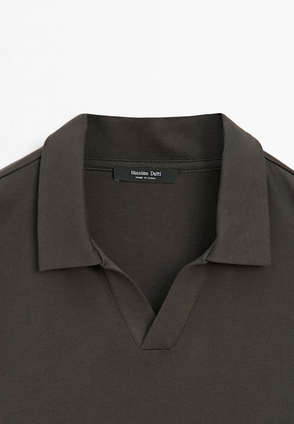 V-NECK - Polo shirt4