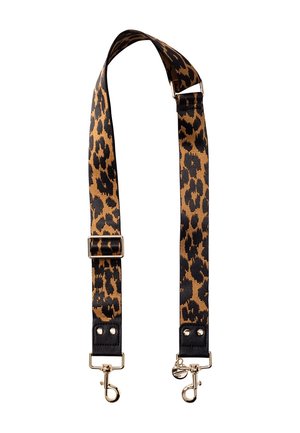 Regulowany pasek na ramię ze złotymi zapięciami, czarno-brązowym materiałem w cętki lamparta oraz małą okrągłą metalową zawieszką na jednym końcu.