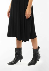 V73 NEW VENICE - Botines - nero