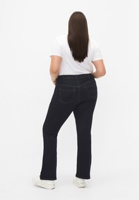 Zizzi HIGH WAISTED ELLEN - Džínsy bootcut - raw unwash