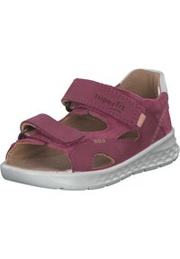 Lila mockaskinn sandaler med öppen tå och sidor, utrustade med två justerbara kardborreband och en texturerad vit sula. Varumärket präglat på remmen.