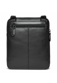Borsa a tracolla in pelle nera con una finitura testurizzata, dotata di una tasca frontale con zip e spallaccio regolabile. Design rettangolare e liscio.