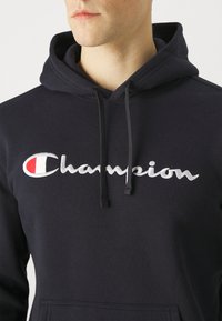 Champion ICONS HOODED LARGE LOGO - Jersey con capucha - dark blue