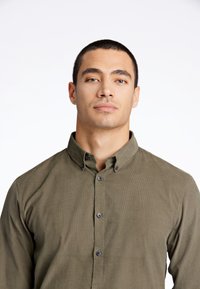 Lindbergh Button down-skjorte - army