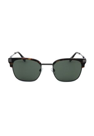 Occhiali da sole di forma quadrata con lenti verde scuro e montatura scura con motivo tartarugato e aste nere.