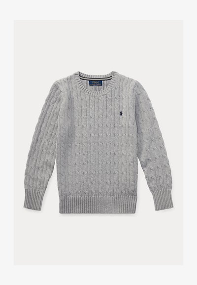 Maglione grigio lavorato a maglia con motivo a trecce, scollatura a girocollo a costine e maniche lunghe. Presenta un piccolo logo sul petto a sinistra.