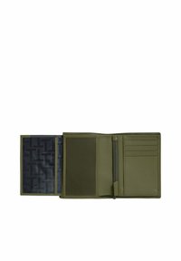 Cartera de cuero verde oliva con un compartimento con cremallera, múltiples ranuras para tarjetas y un forro de patrón oscuro. Textura suave y forma rectangular.