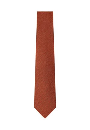 Corbata de hombre texturizada color naranja óxido con una punta ancha y clásica, mostrada sobre un fondo blanco.