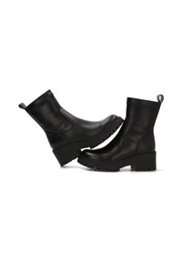 Botines negros de cuero suave con tacón cuadrado y suela texturizada, que cuentan con una pestaña en la parte posterior para ponérselos fácilmente.