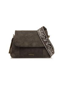 Dunkelbraune Handtasche aus Kunstleder mit einem gesteppten Design, einem goldenen Logo und einem verstellbaren Tragegurt mit Paisley-Muster.