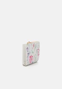 Anna Field Monedero - white
