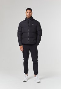 CLOSURE London QUILTED FUNNEL NECK JACKET - Zimná bunda - black