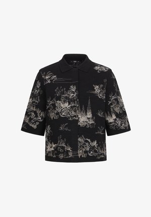 Chemise noire à manches courtes présentant une broderie florale et plantée blanche complexe sur l'ensemble. Design avec col et coupe décontractée.